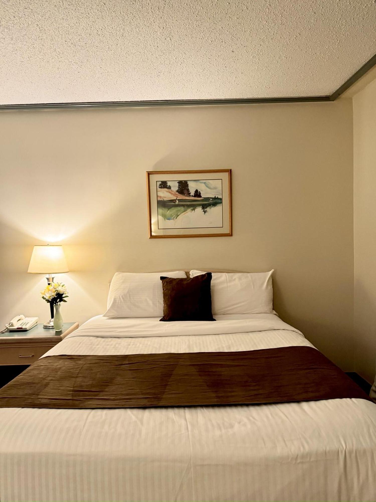 Divya Sutra Plaza And Conference Centre, Vernon, Bc المظهر الخارجي الصورة