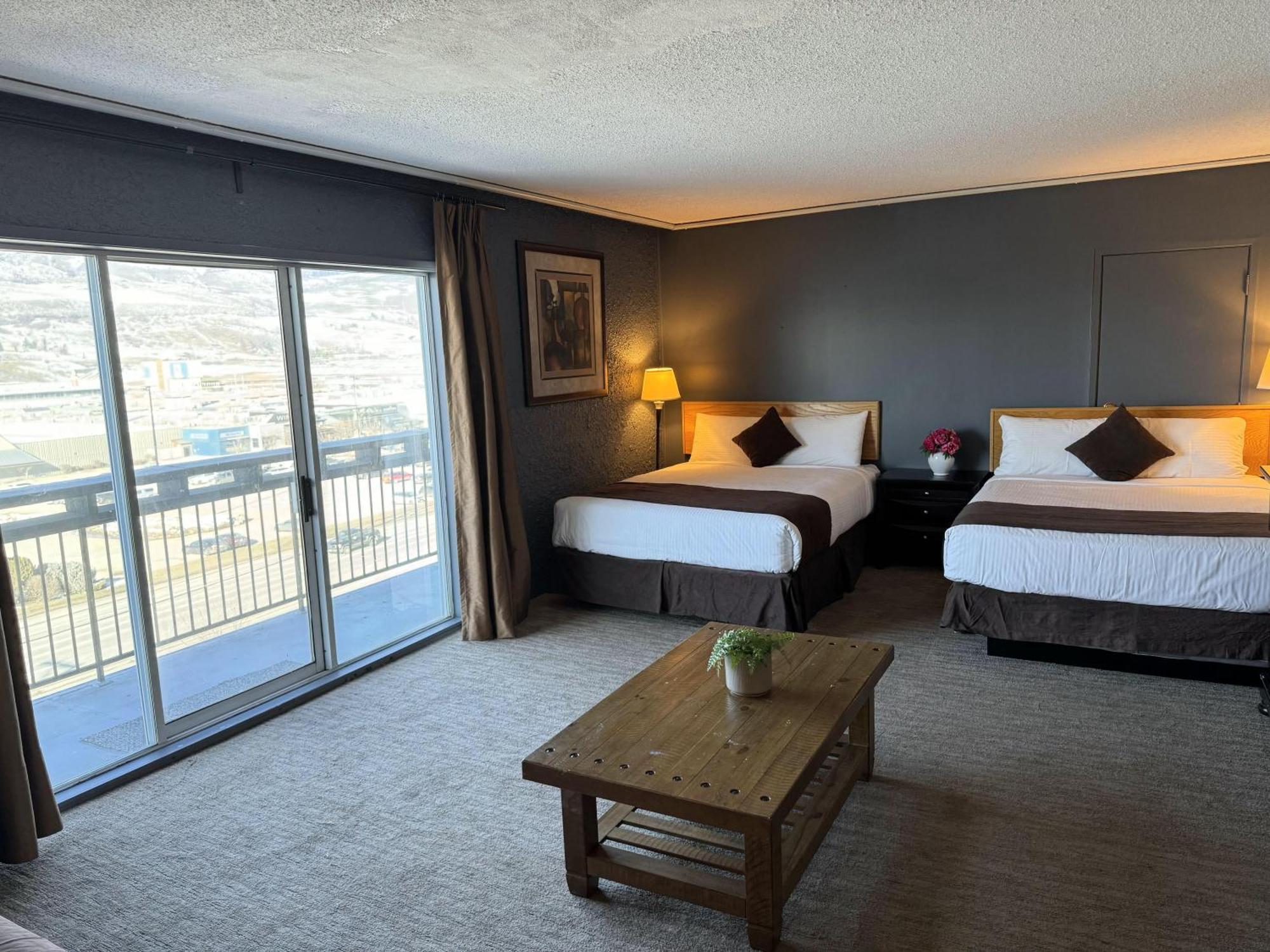 Divya Sutra Plaza And Conference Centre, Vernon, Bc المظهر الخارجي الصورة