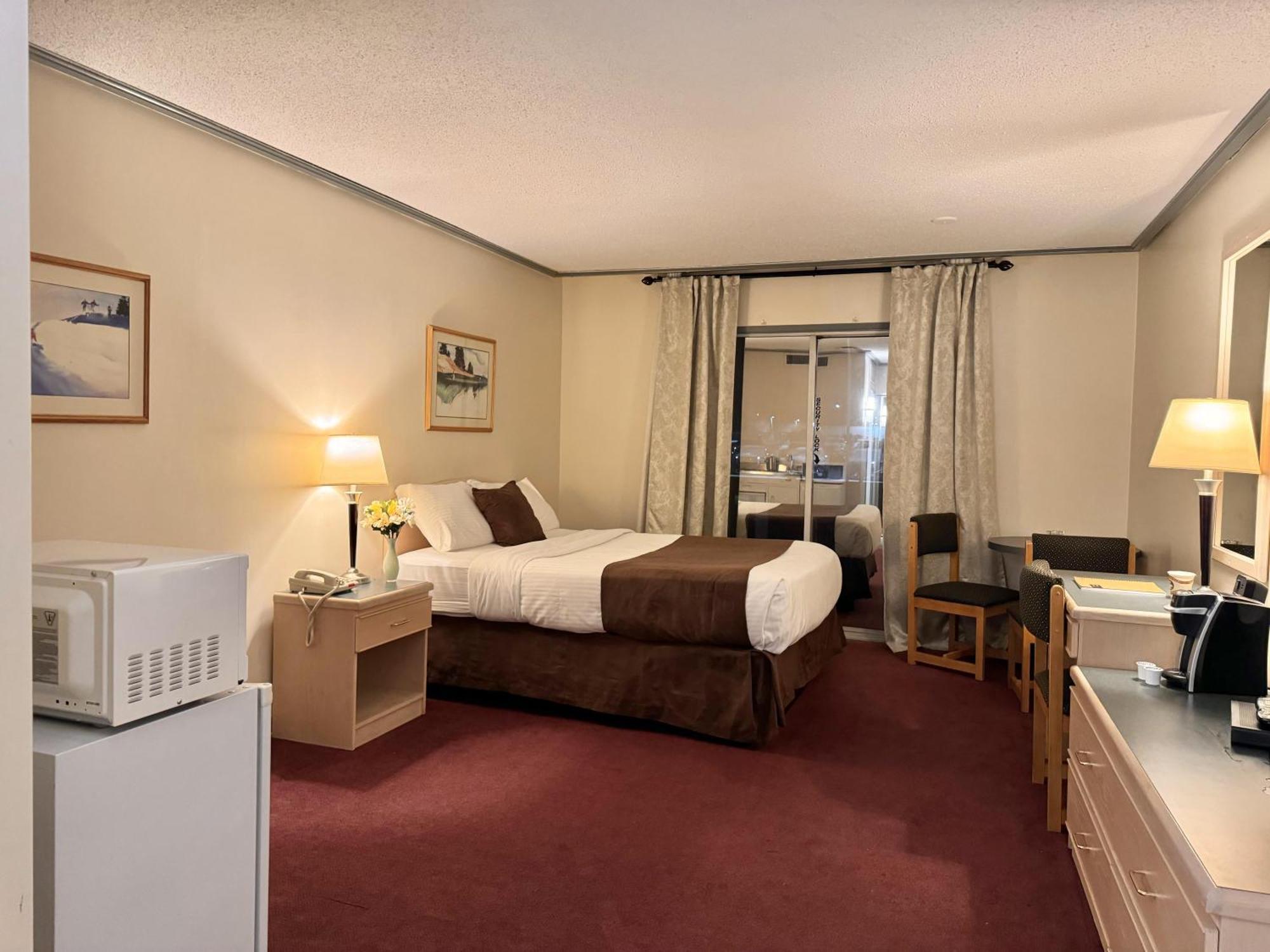Divya Sutra Plaza And Conference Centre, Vernon, Bc المظهر الخارجي الصورة