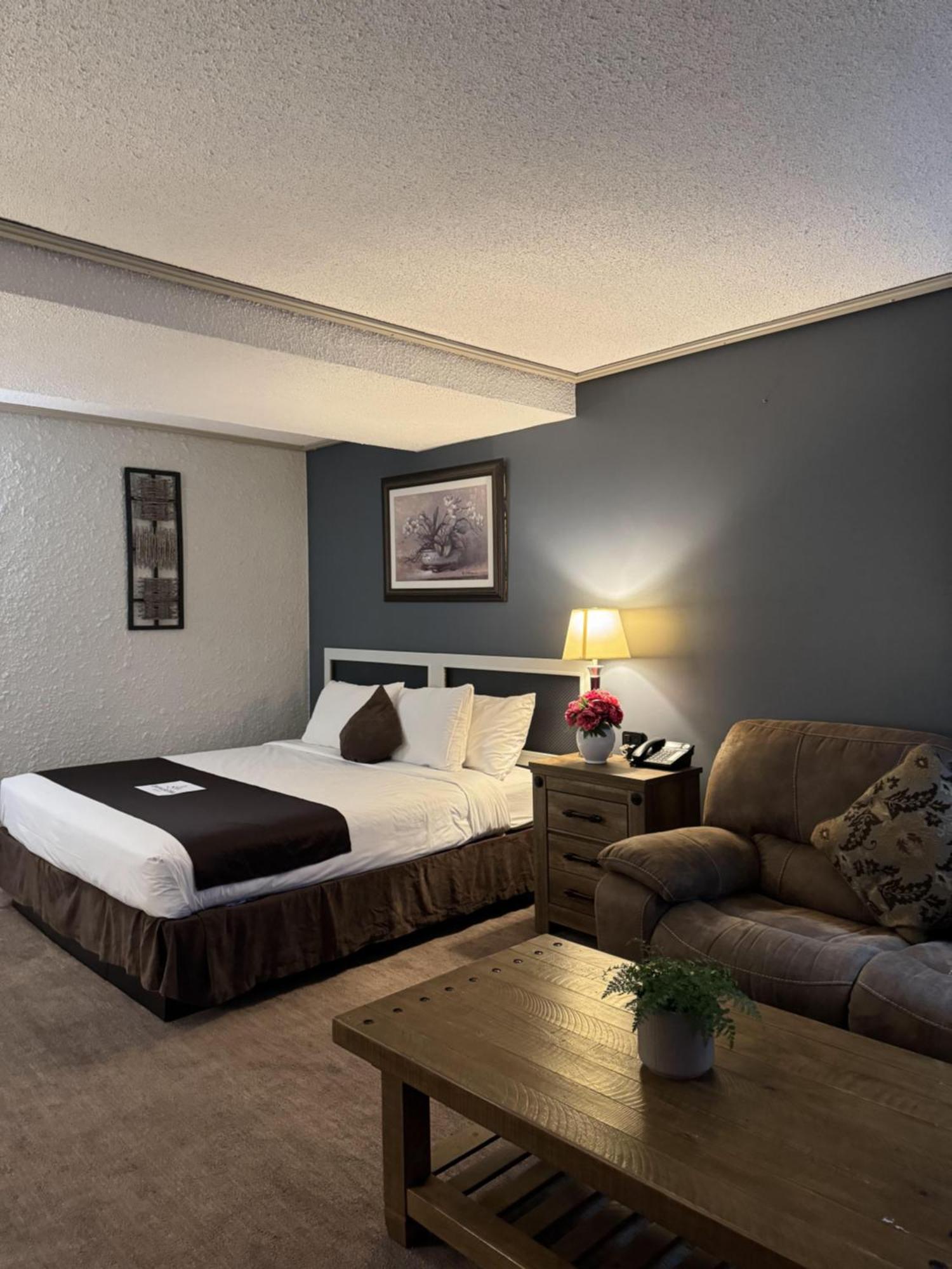 Divya Sutra Plaza And Conference Centre, Vernon, Bc المظهر الخارجي الصورة