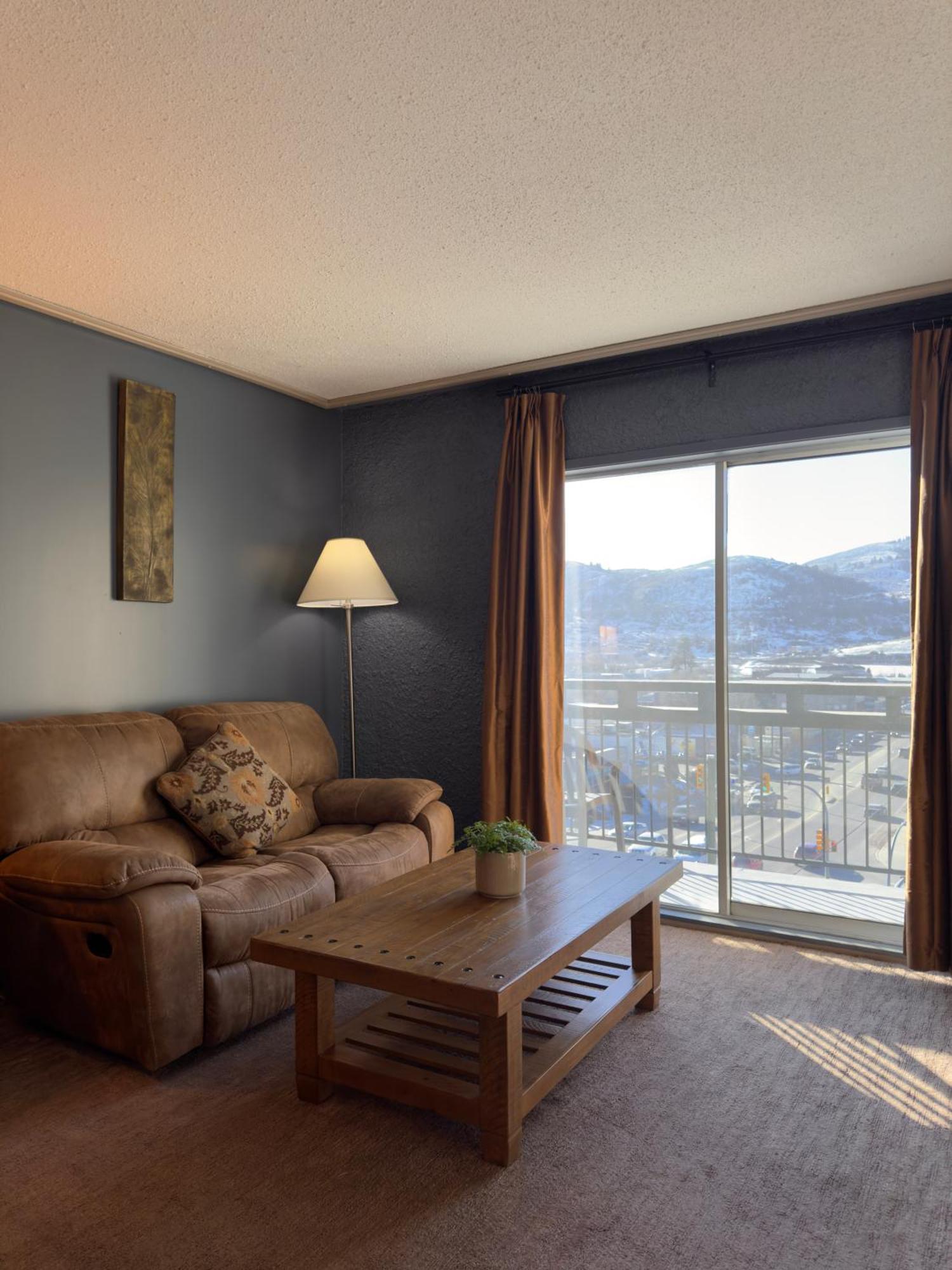 Divya Sutra Plaza And Conference Centre, Vernon, Bc المظهر الخارجي الصورة