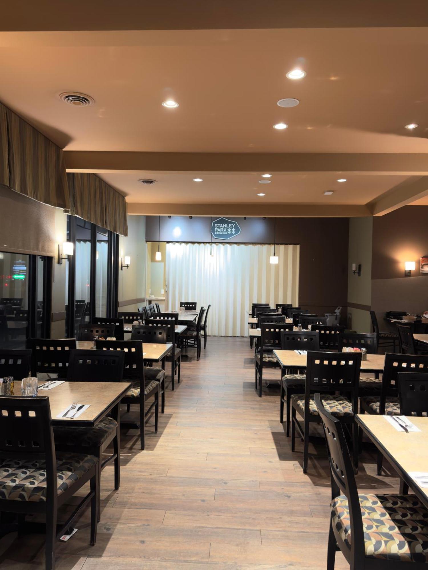 Divya Sutra Plaza And Conference Centre, Vernon, Bc المظهر الخارجي الصورة