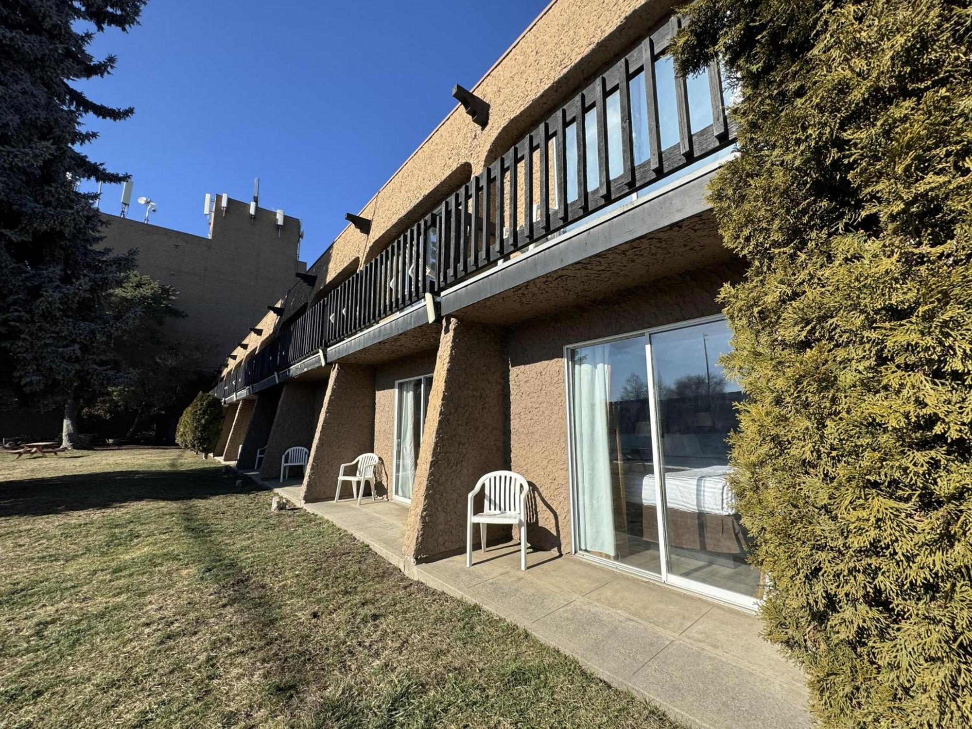 Divya Sutra Plaza And Conference Centre, Vernon, Bc المظهر الخارجي الصورة