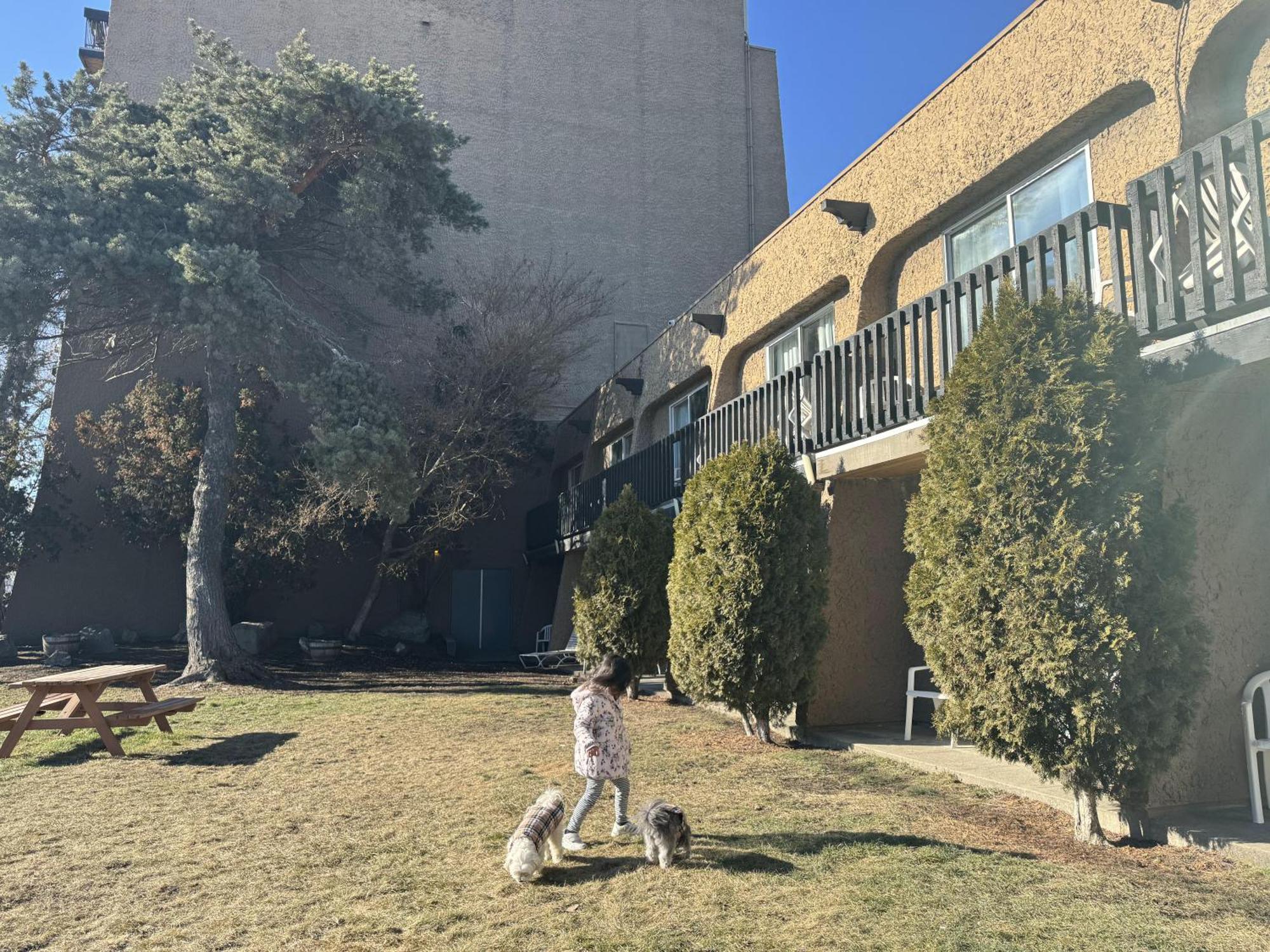 Divya Sutra Plaza And Conference Centre, Vernon, Bc المظهر الخارجي الصورة