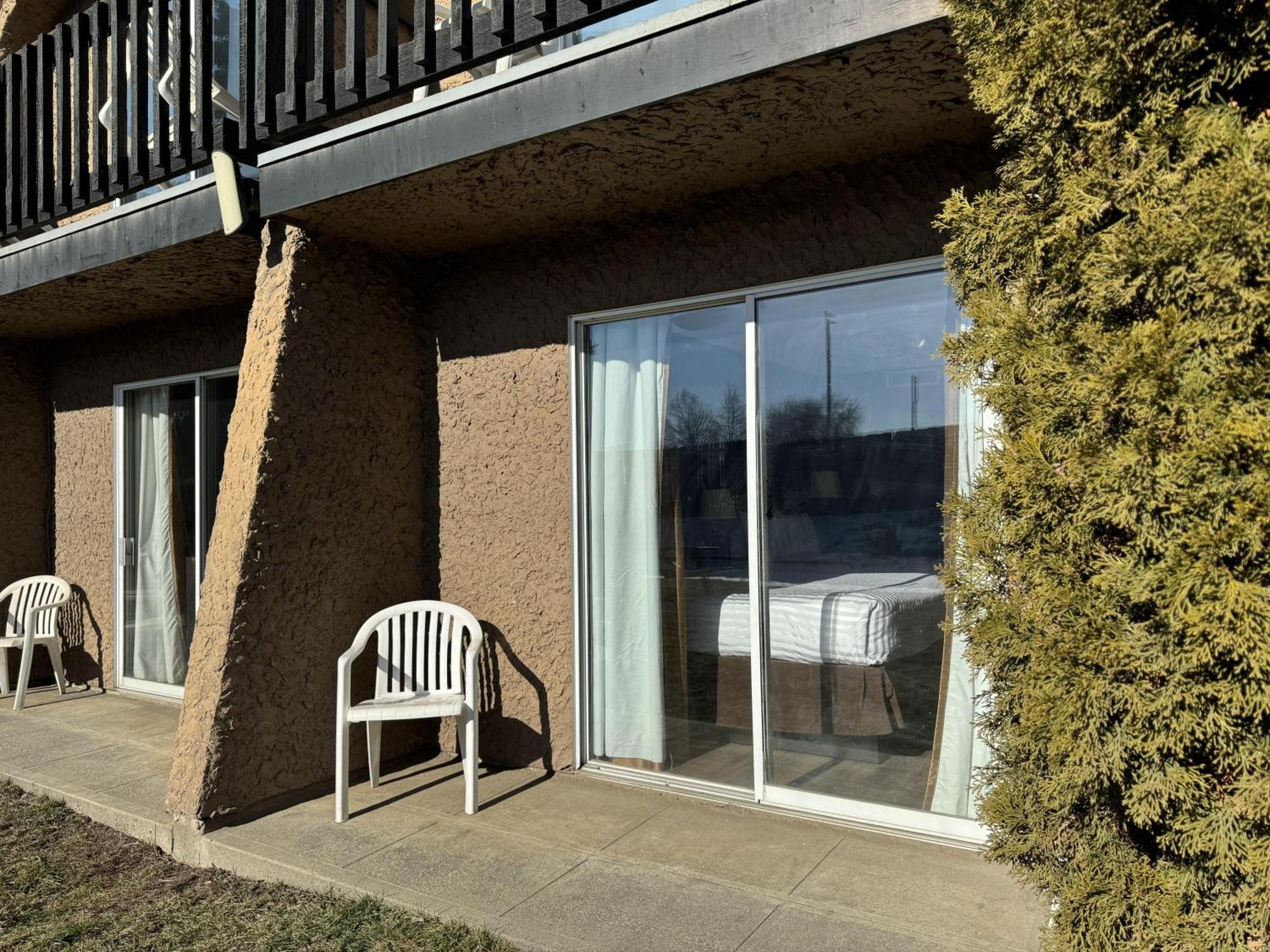 Divya Sutra Plaza And Conference Centre, Vernon, Bc المظهر الخارجي الصورة